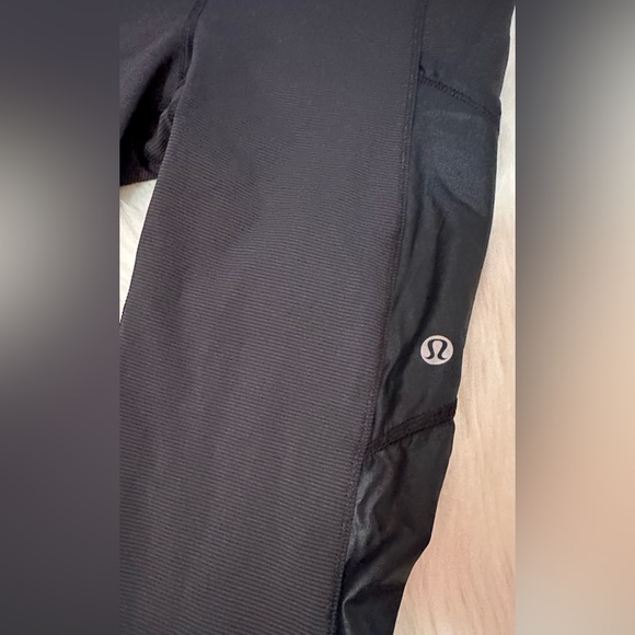 Lululemon RARE Cropped shine Sz 4 - Picture 10 of 16